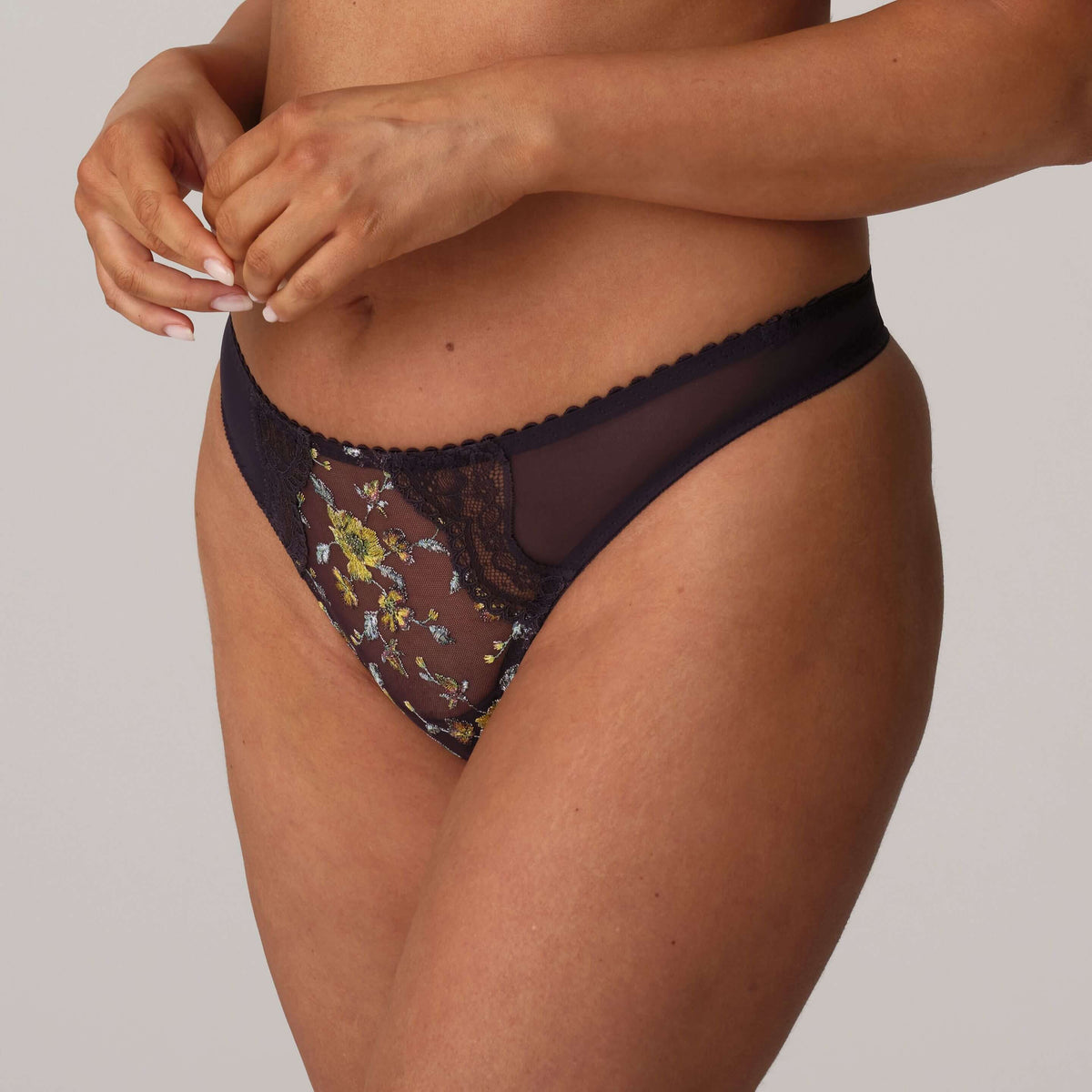 TANGA AVEC BRODERIE-MALBA