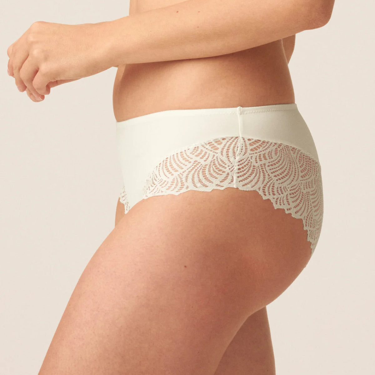 CULOTTE BRÉSILIENNE DENTELLE-VENDREDI