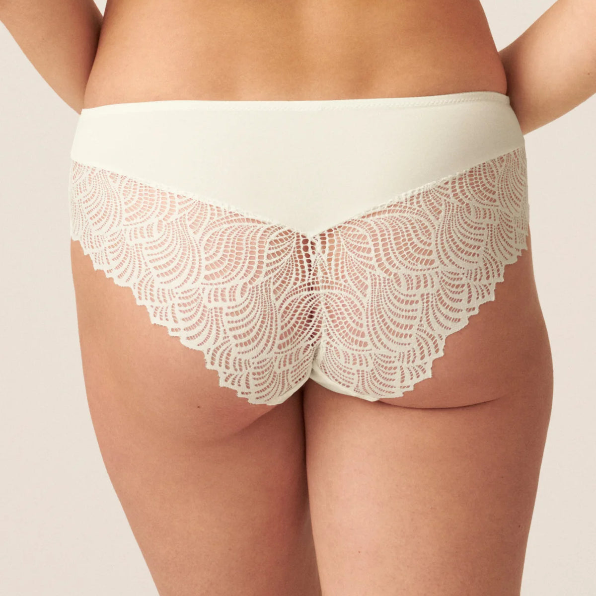 CULOTTE BRÉSILIENNE DENTELLE-VENDREDI