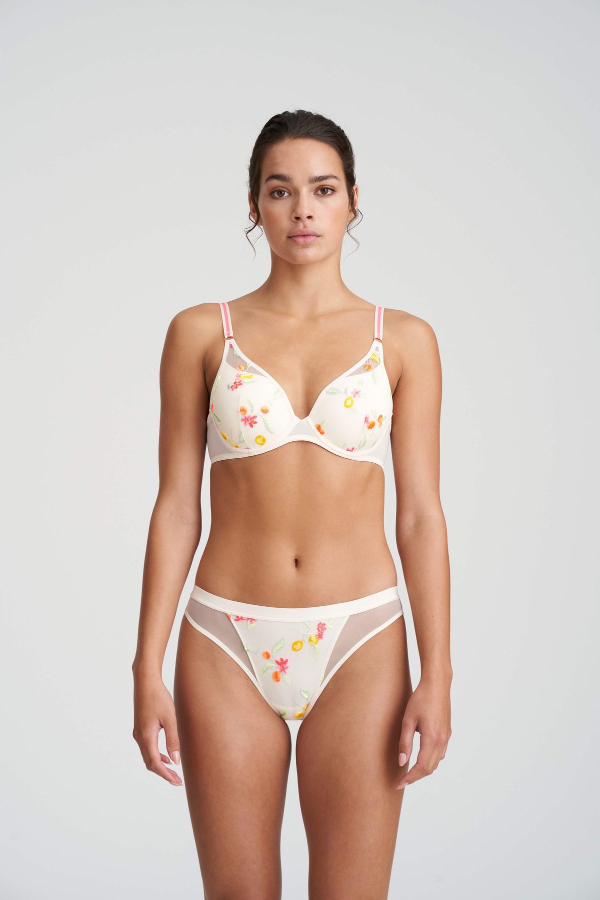 SOUTIEN-GORGE MOULÉ FORME COEUR-NAGAE